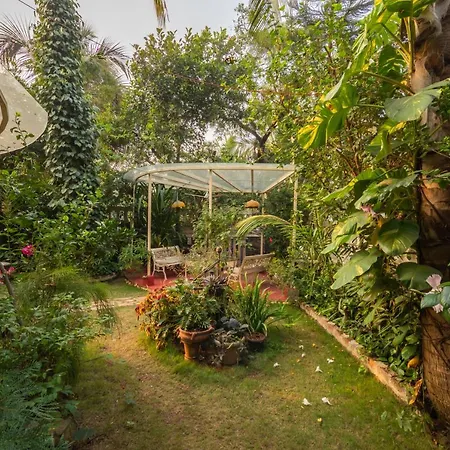 Saffronstays Birdsong - 3br Pet-friendly With Lawns, Treetop Terraces, Gazebo Dining & Tennis Court Villa *