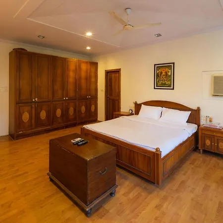 Villa Saffronstays Birdsong - 3br Pet-friendly With Lawns, Treetop Terraces, Gazebo Dining & Tennis Court Mumbai