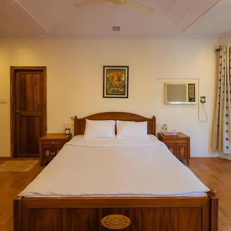 Villa Saffronstays Birdsong - 3br Pet-friendly With Lawns, Treetop Terraces, Gazebo Dining & Tennis Court Mumbai