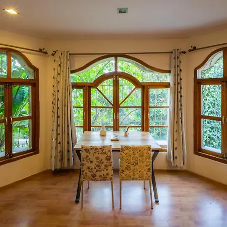 Villa Saffronstays Birdsong - 3br Pet-friendly With Lawns, Treetop Terraces, Gazebo Dining & Tennis Court