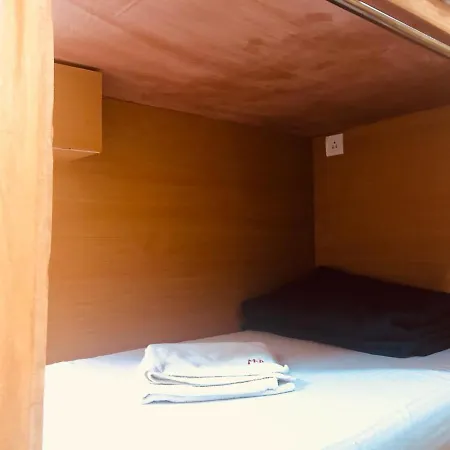 Md Dormitory Ac Deluxe Hostel