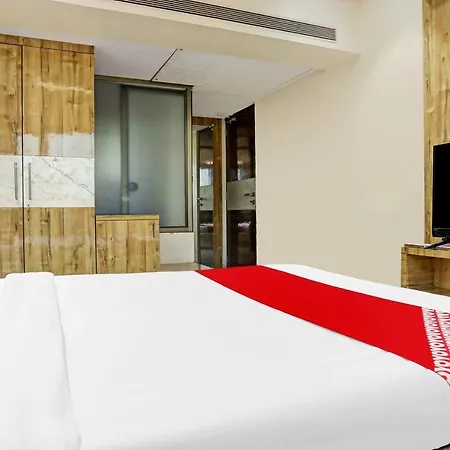 Hotel Oyo 85290 Milona Service 3*