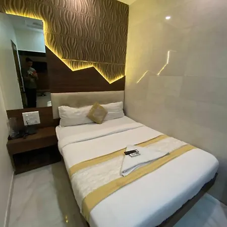Hotel Palace Residency Near Lokmanya Tilak Terminus