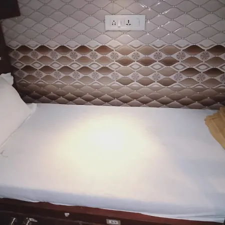 New Metro Inn Dormitory Bed & Breakfast *