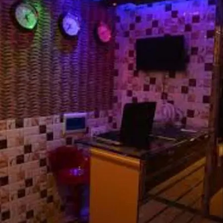 New Metro Inn Dormitory Bed & Breakfast *