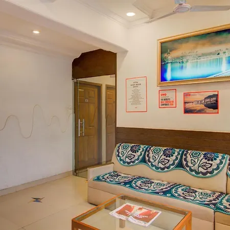Oyo Flagship 572 Santacruz West