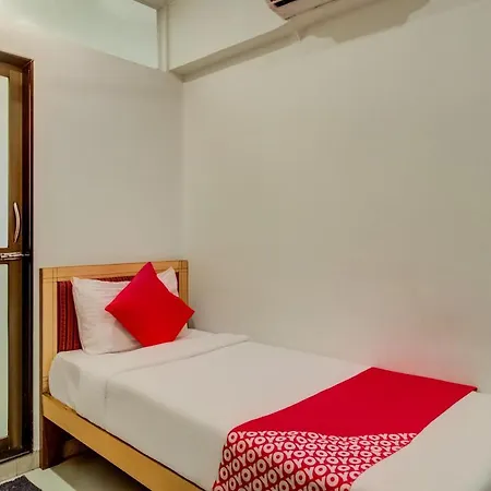 Oyo Flagship 572 Santacruz West