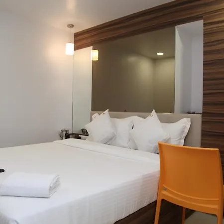 Lucky Galaxy Hotel 3*