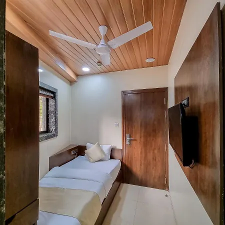 Hotel Empire - Near International Airport