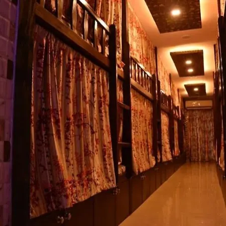 New Metro Inn Dormitory Bed & Breakfast *
