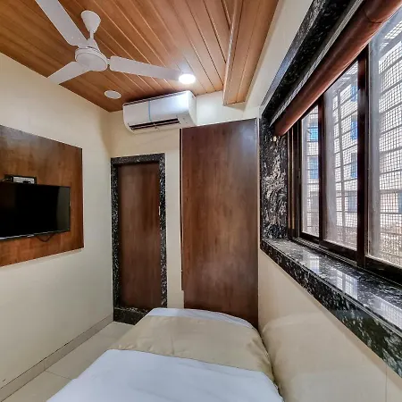 Empire - Near International Airport Hotel 3*