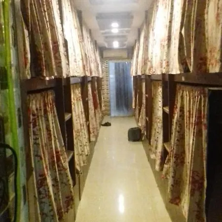 New Metro Inn Dormitory Bed & Breakfast *