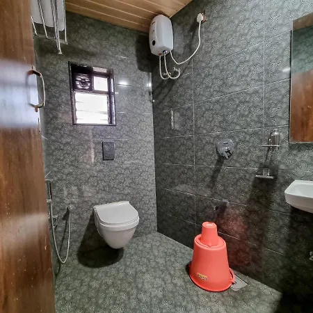 Hotel Empire - Near International Airport