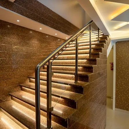 Empire - Near International Airport Hotel 3*