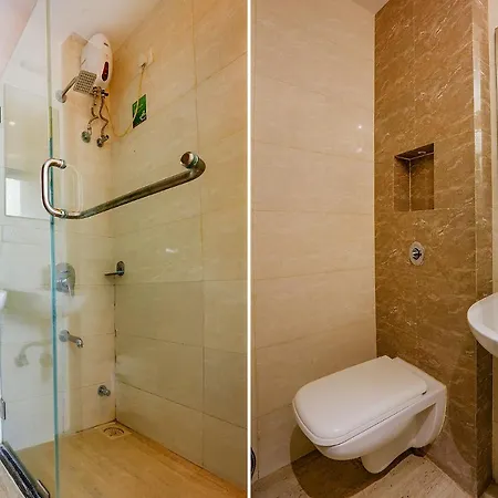 Hotel Fabhotel Royal International