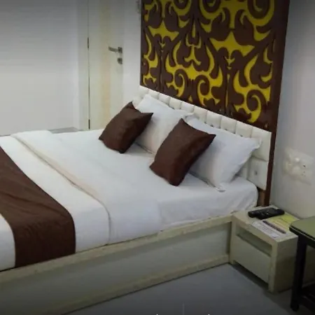 Hotel Satellite