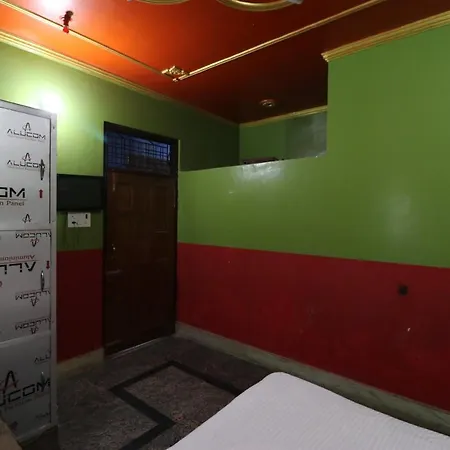 Hotel Oyo 44090 Classic Residency 3*