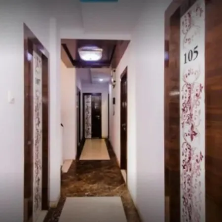 Hotel Satellite
