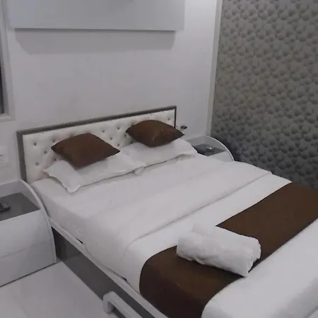 Hotel Satellite