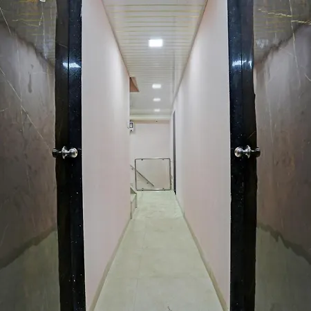 Oyo 85137 Hotel Indigo Inn 3*