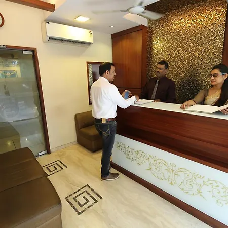 Hotel Collection O Airport Metro Andheri East