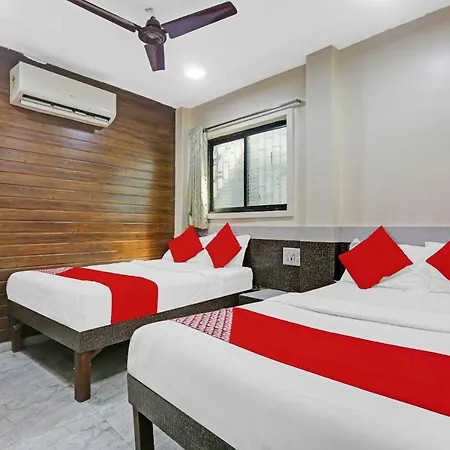 Hotel Oyo 84398 Maroshi Residency 3*