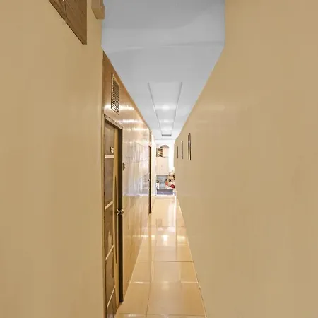 Hotel Oyo 84398 Maroshi Residency 3*