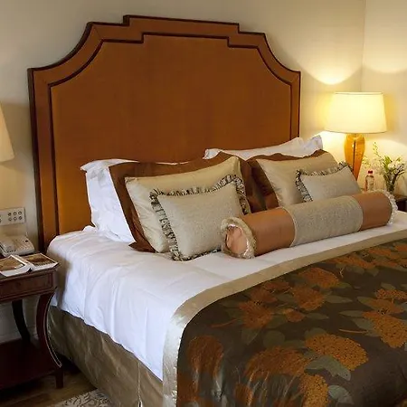 Hotel Hotel, Colaba - A Seafront 3*