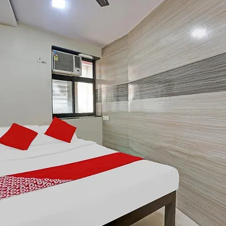 Oyo 84398 Maroshi Residency 3*