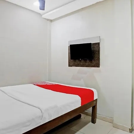 Oyo 84398 Maroshi Residency Hotel 3*