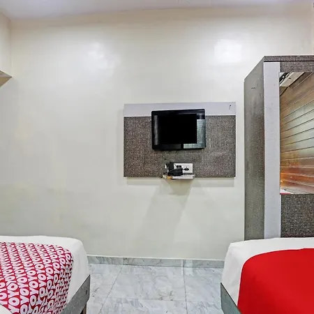 Oyo 84398 Maroshi Residency 3*