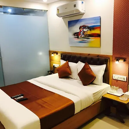 Hotel Grandeur-near International Airport