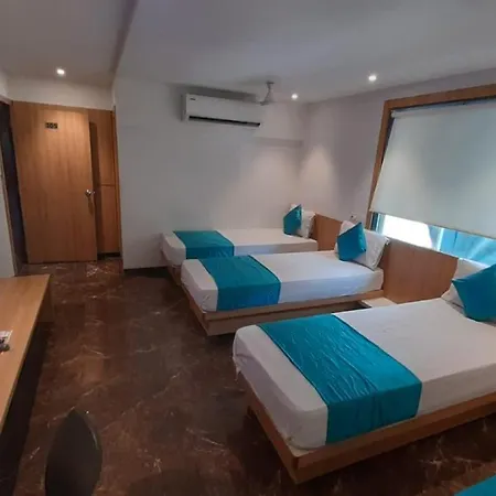 Hotel Royal Oak Navi Mumbai-Stz 1002 *