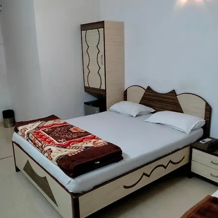 Broadway Colaba 2*