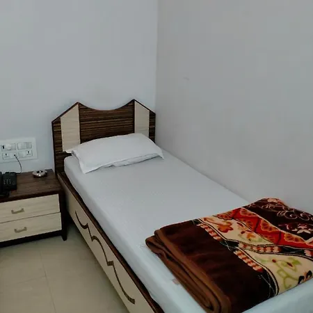 Broadway Colaba Hotel 2*