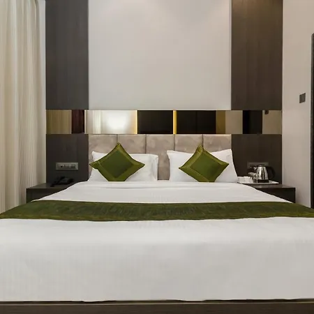 Oyster Andheri West Hotel