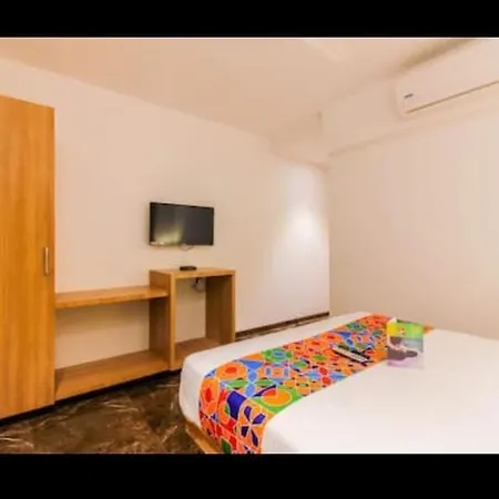 Hotel Royal Oak Navi Mumbai-Stz 1002 *