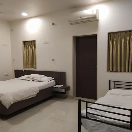 Pals Hotel 2*