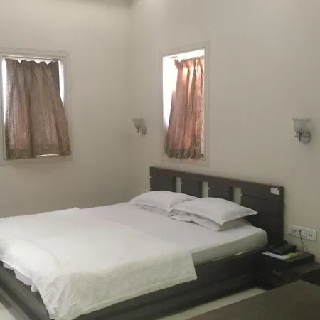 Pals Hotel