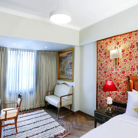 Hotel The Ambassador, Marine Drive, 4*