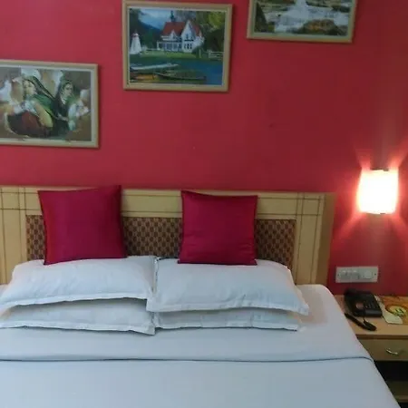 Treebo Cruz Royale Santacruz West 3*