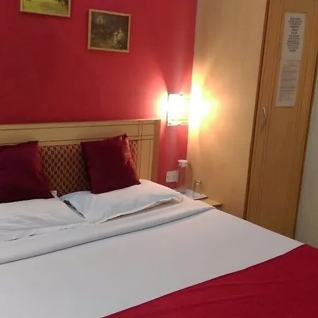 Hotel Treebo Cruz Royale Santacruz West 3*