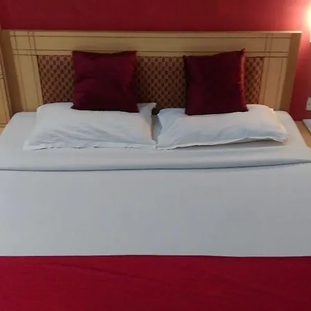 Treebo Cruz Royale Santacruz West Hotel 3*