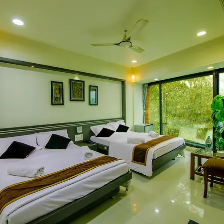 Hotel La Metro Near Bkc 3*