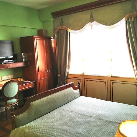 The Gordon House - Near Gateway Of India