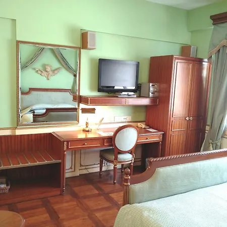The Gordon House - Near Gateway Of India