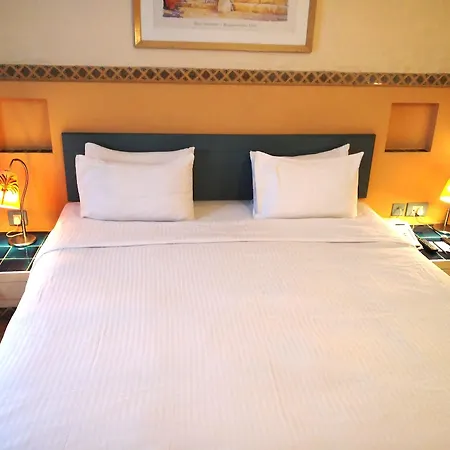 Hotel The Gordon House - Near Gateway Of India