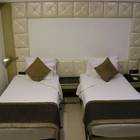 Executive Enclave 3*