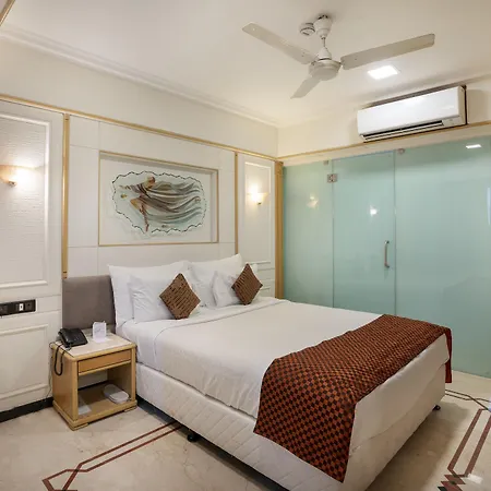 Executive Enclave 3*