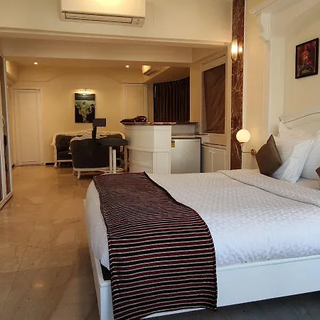Executive Enclave Hotel